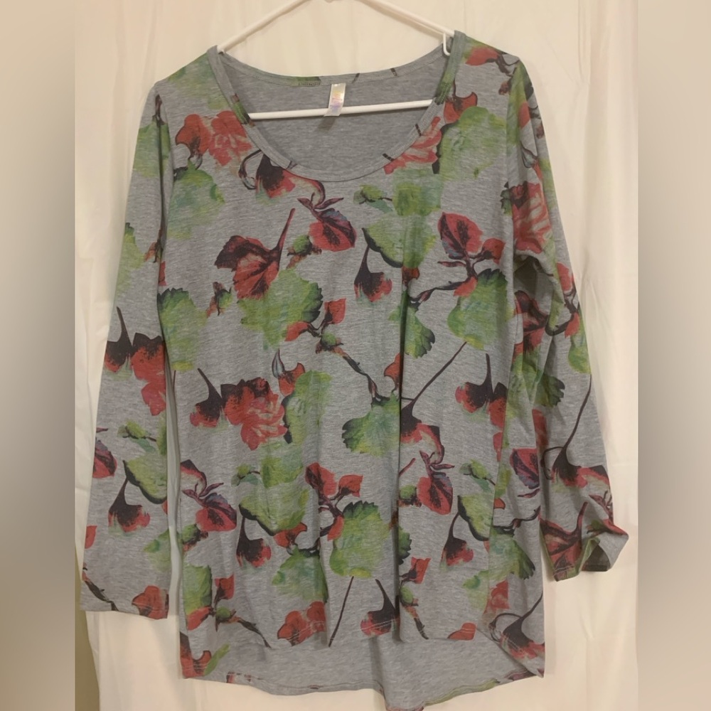 LuLaRue Women’s gently used Large Top